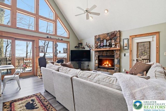 111 High Mountain Lane, Coolbaugh Twp, PA 18347