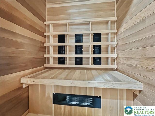 111 High Mountain Lane, Coolbaugh Twp, PA 18347