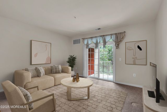 425 Sophee Lane, Lakewood, NJ 08701