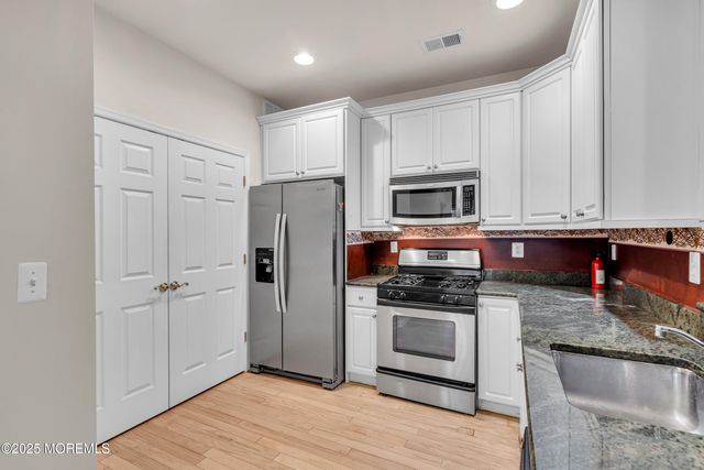 425 Sophee Lane, Lakewood, NJ 08701