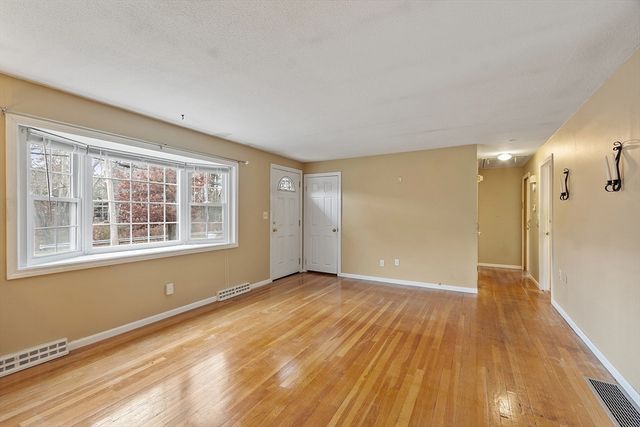 927 Main St, Acton, MA 01720