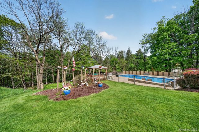 6 Pine Hill Road, Monroe, NY 10950