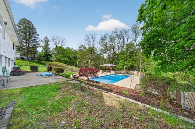 6 Pine Hill Road, Monroe, NY 10950