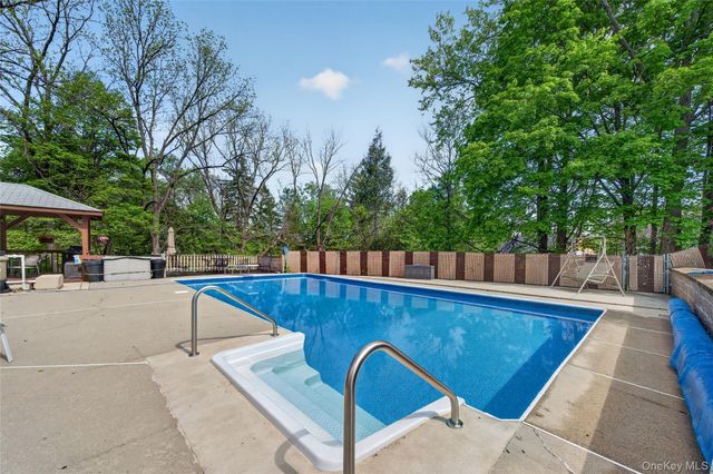 6 Pine Hill Road, Monroe, NY 10950