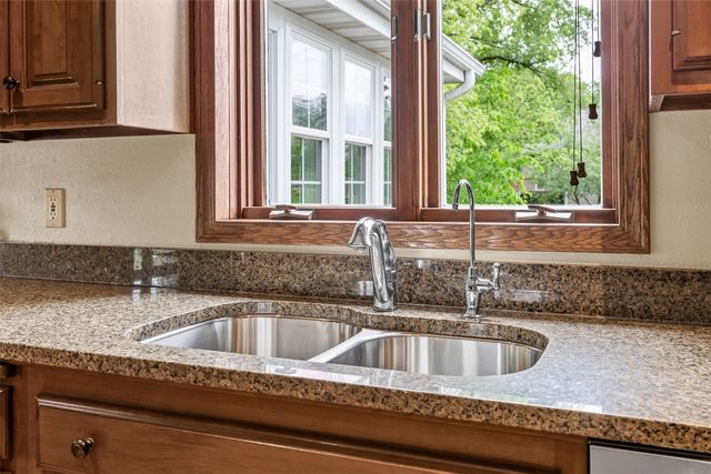 425 Northhaven Drive, Robins, IA 52328