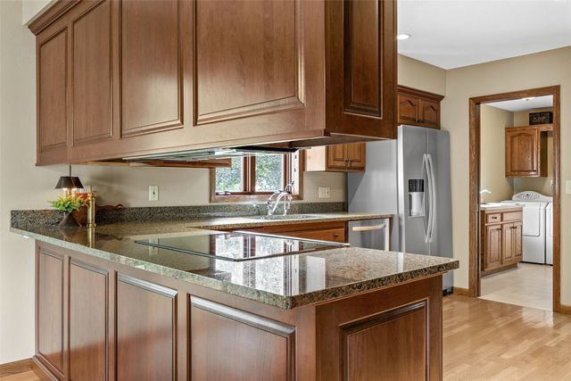425 Northhaven Drive, Robins, IA 52328