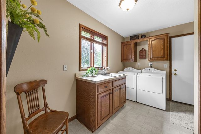 425 Northhaven Drive, Robins, IA 52328
