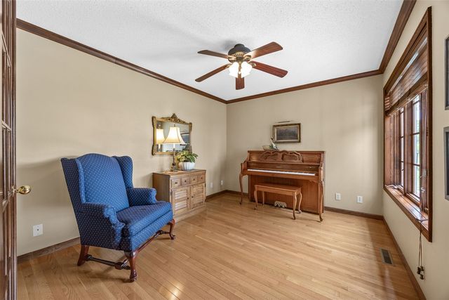 425 Northhaven Drive, Robins, IA 52328