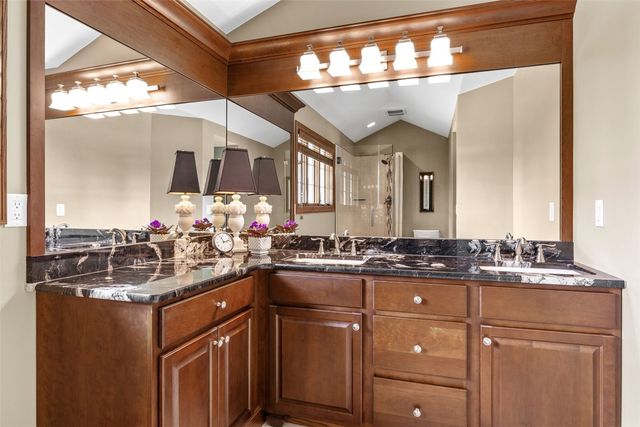 425 Northhaven Drive, Robins, IA 52328