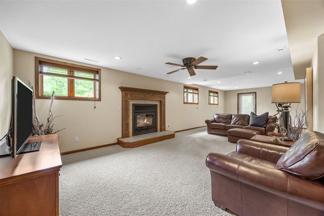 425 Northhaven Drive, Robins, IA 52328