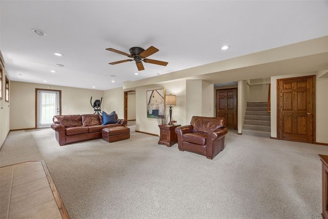 425 Northhaven Drive, Robins, IA 52328