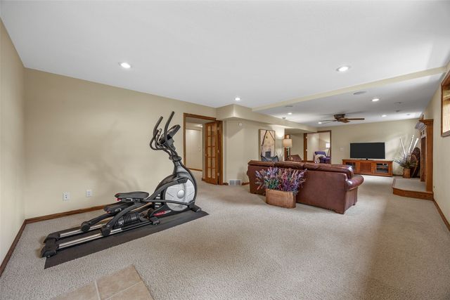 425 Northhaven Drive, Robins, IA 52328