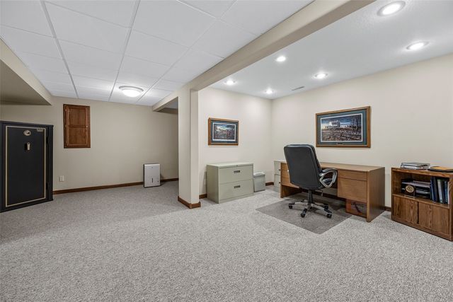 425 Northhaven Drive, Robins, IA 52328