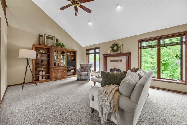 425 Northhaven Drive, Robins, IA 52328