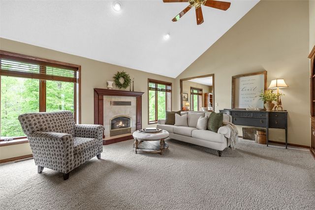 425 Northhaven Drive, Robins, IA 52328