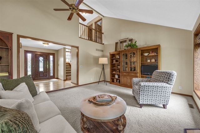 425 Northhaven Drive, Robins, IA 52328