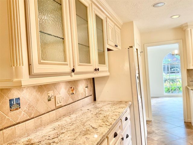 1022 Oak Leaf Street, La Porte, TX 77571