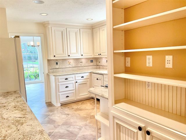 1022 Oak Leaf Street, La Porte, TX 77571