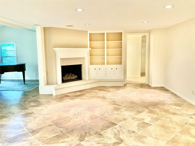 1022 Oak Leaf Street, La Porte, TX 77571