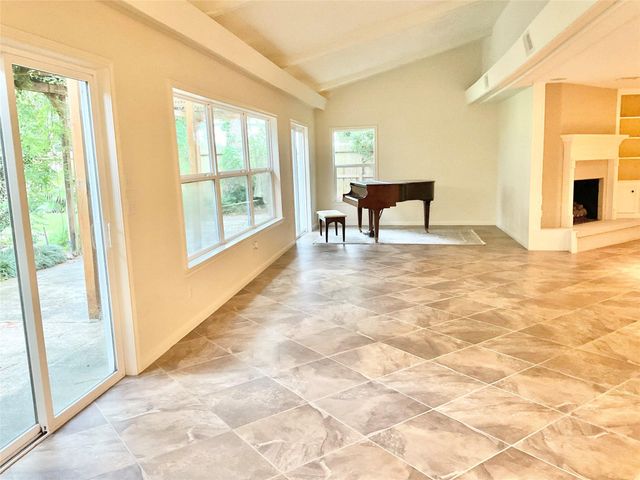 1022 Oak Leaf Street, La Porte, TX 77571