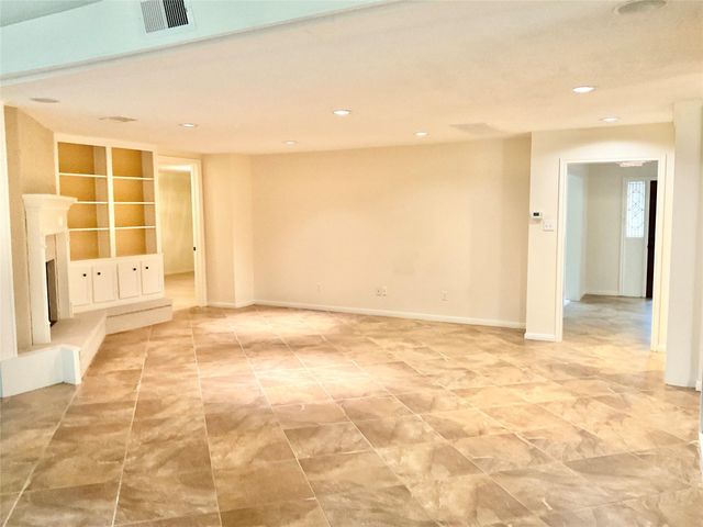 1022 Oak Leaf Street, La Porte, TX 77571