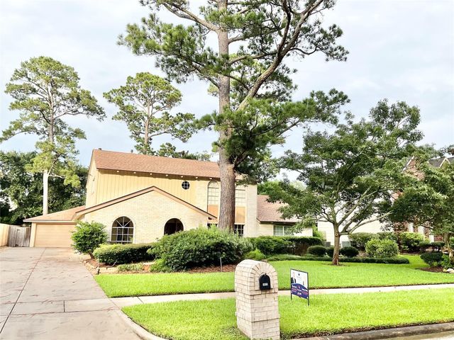 1022 Oak Leaf Street, La Porte, TX 77571
