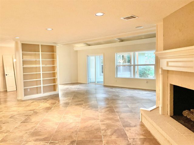 1022 Oak Leaf Street, La Porte, TX 77571