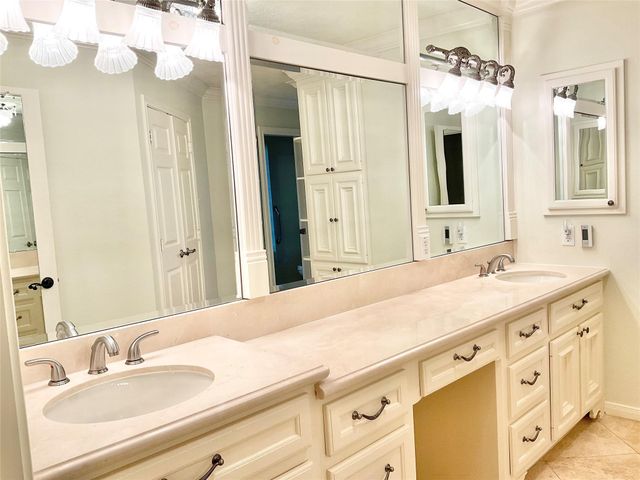 1022 Oak Leaf Street, La Porte, TX 77571
