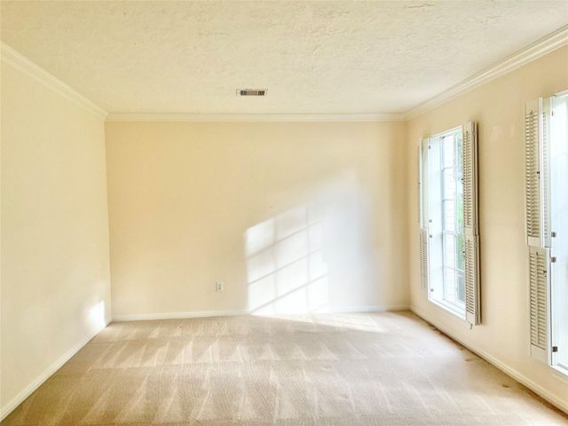 1022 Oak Leaf Street, La Porte, TX 77571