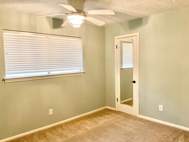1022 Oak Leaf Street, La Porte, TX 77571