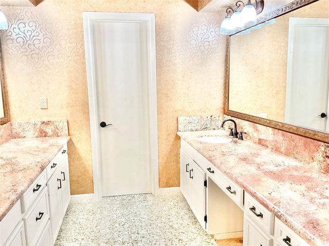 1022 Oak Leaf Street, La Porte, TX 77571