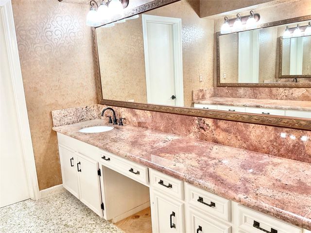 1022 Oak Leaf Street, La Porte, TX 77571