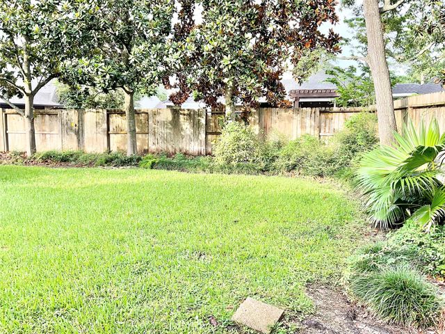 1022 Oak Leaf Street, La Porte, TX 77571