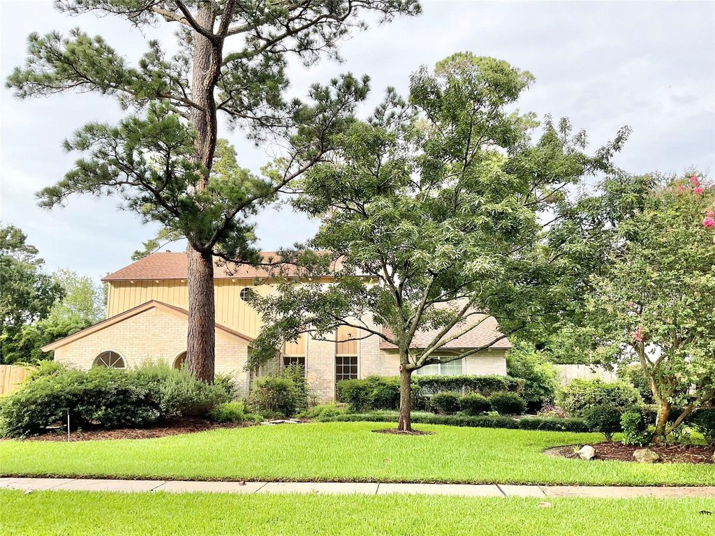 1022 Oak Leaf Street, La Porte, TX 77571