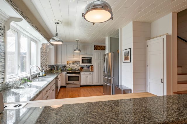 5 Ashland Street, Nashua, NH 03064