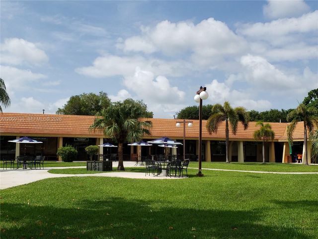 8101 Camino Real C401, Miami, FL 33143