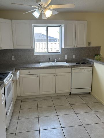 65 Maplecrest Circle, Jupiter, FL 33458