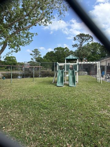 65 Maplecrest Circle, Jupiter, FL 33458