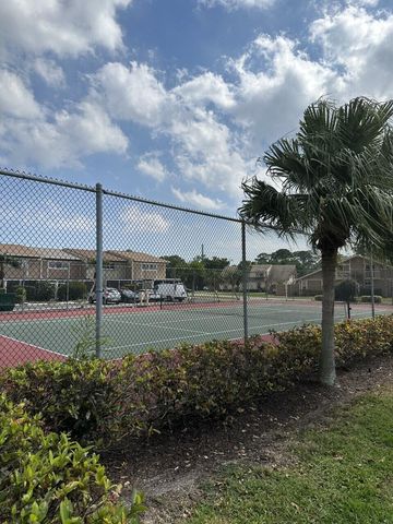 65 Maplecrest Circle, Jupiter, FL 33458