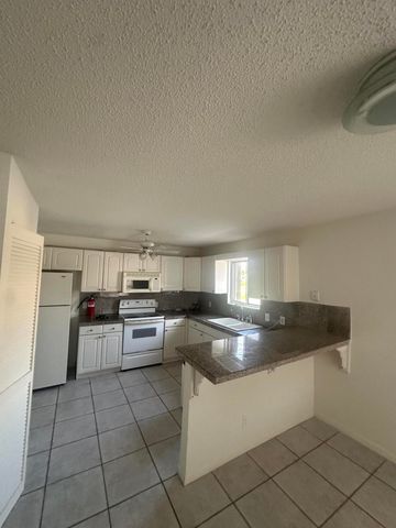 65 Maplecrest Circle, Jupiter, FL 33458