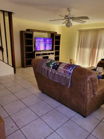 65 Maplecrest Circle, Jupiter, FL 33458