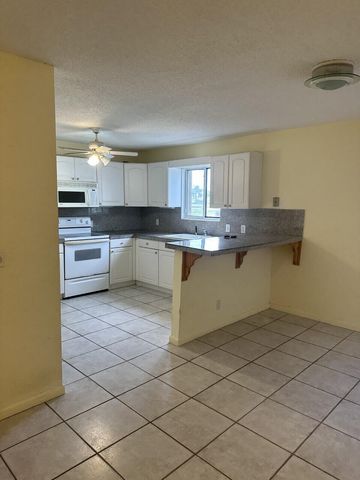 65 Maplecrest Circle, Jupiter, FL 33458