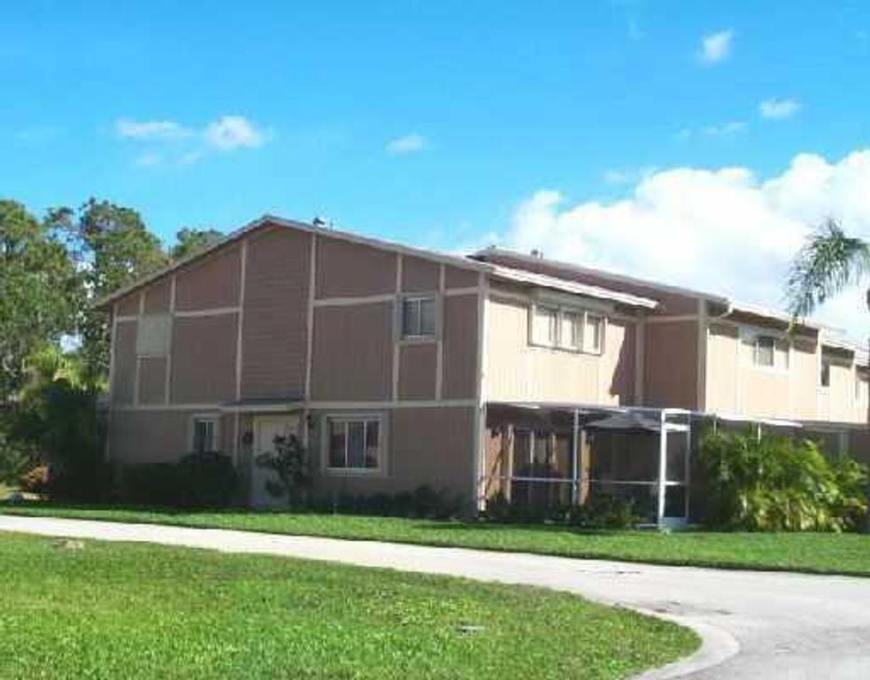 65 Maplecrest Circle, Jupiter, FL 33458