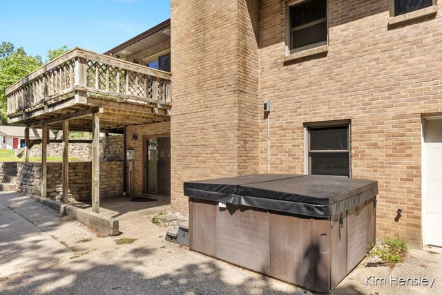 1085 4 Mile Road, Grand Rapids, MI 49525