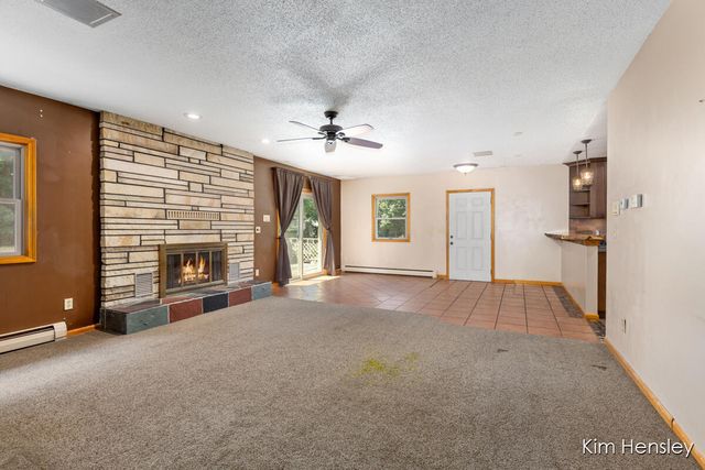 1085 4 Mile Road, Grand Rapids, MI 49525