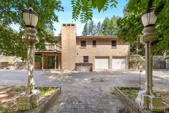 1085 4 Mile Road, Grand Rapids, MI 49525