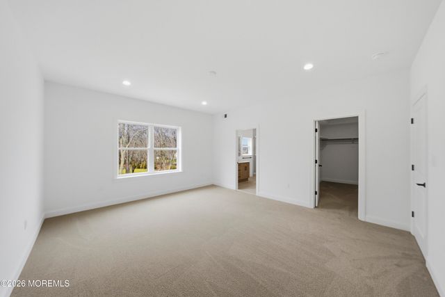 14 Remington Court, Farmingdale, NJ 07727