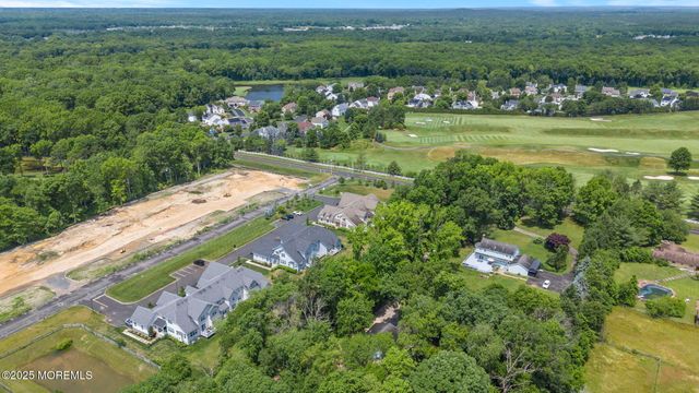 14 Remington Court, Farmingdale, NJ 07727