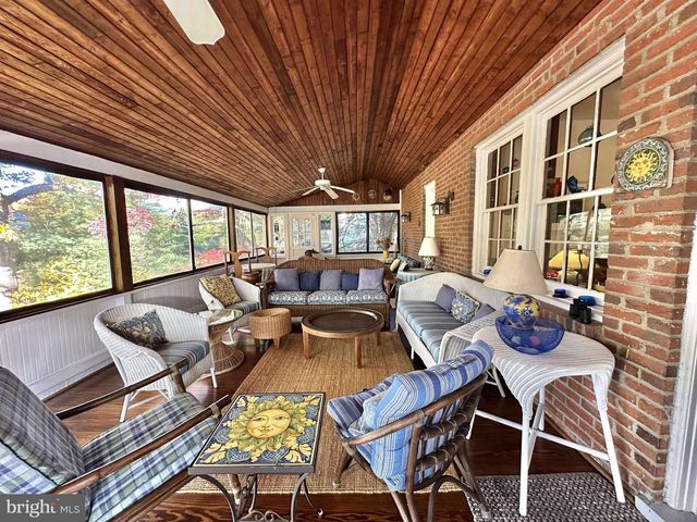 1700 N STAFFORD ST, Arlington, VA 22207