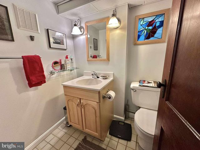 1700 N STAFFORD ST, Arlington, VA 22207